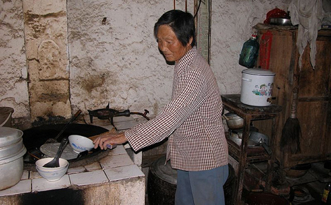 Rural villages in China hit by fluorine poisoning from coal-burning