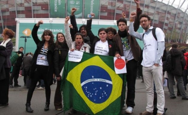 Delegación de activistas jóvenes de Brasil en la COP 19 de Varsovia. Crédito: Engajamundo