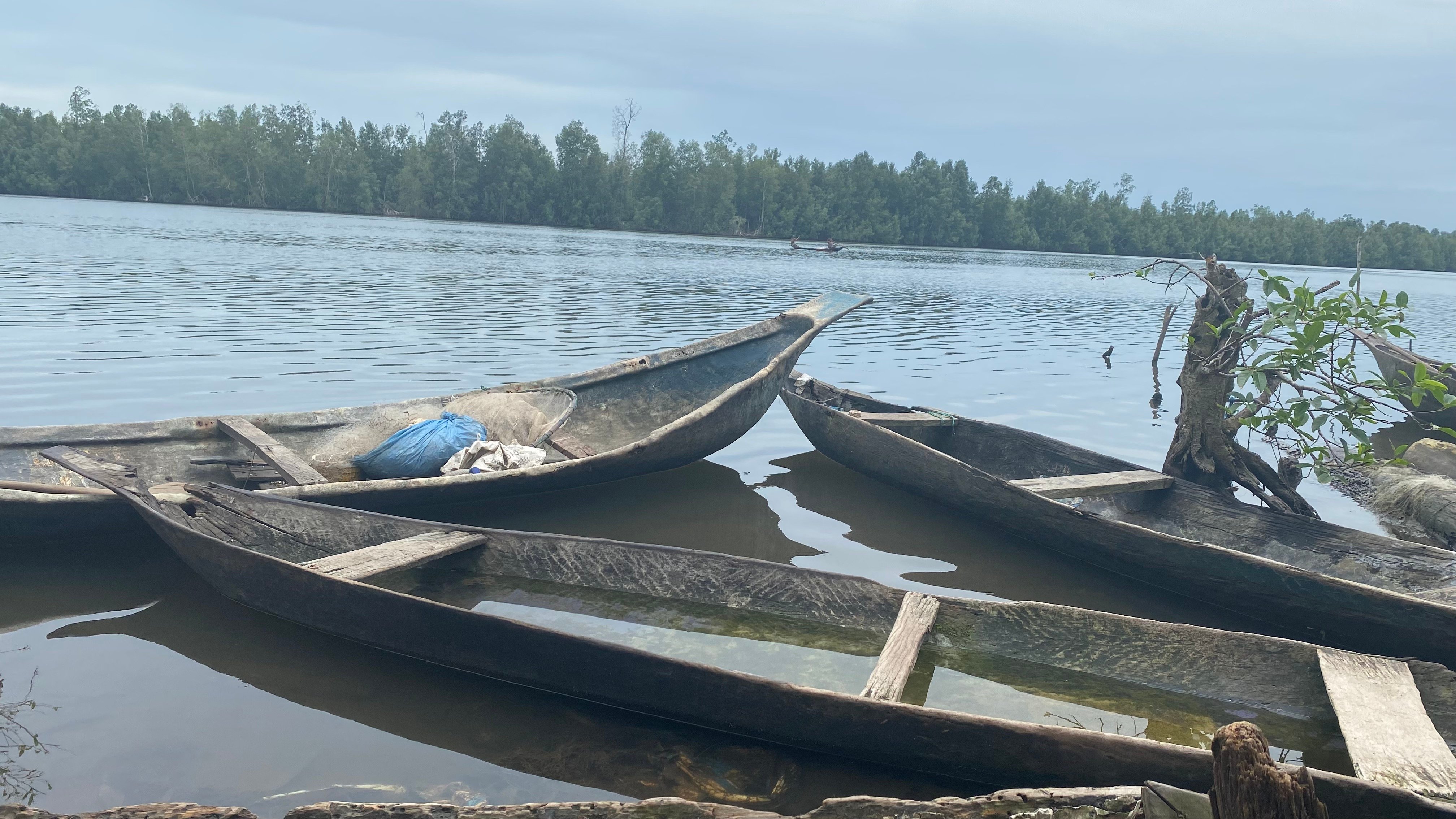 Fishing is a major source of livelihood for Nembe people. Photo: Justice Nwafor  https://tribuneonlineng.com/in-niger-delta-communities-oil-spill-is-impoverishing-residents-devastating-environment-dislocating-cultures/