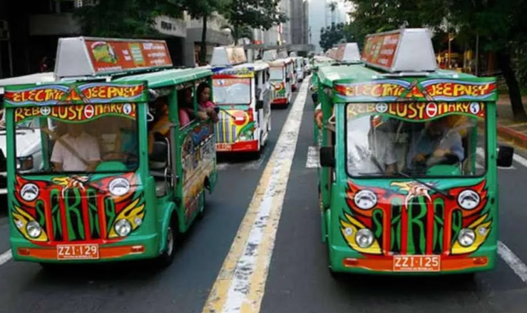 Colourful e-jeepneys plyng the central business district of Makati City. E-jeepneys were first introduced in the country by non-governmental organisation Institute of Climate and Sustainable Cities (ICSC) in 2007. Image: Ang Galing Mo!