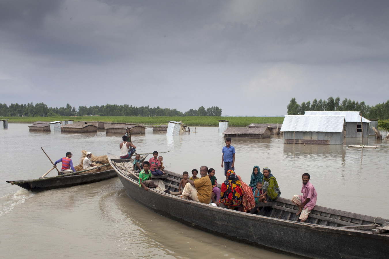 boats ferrying people in Bangladesh