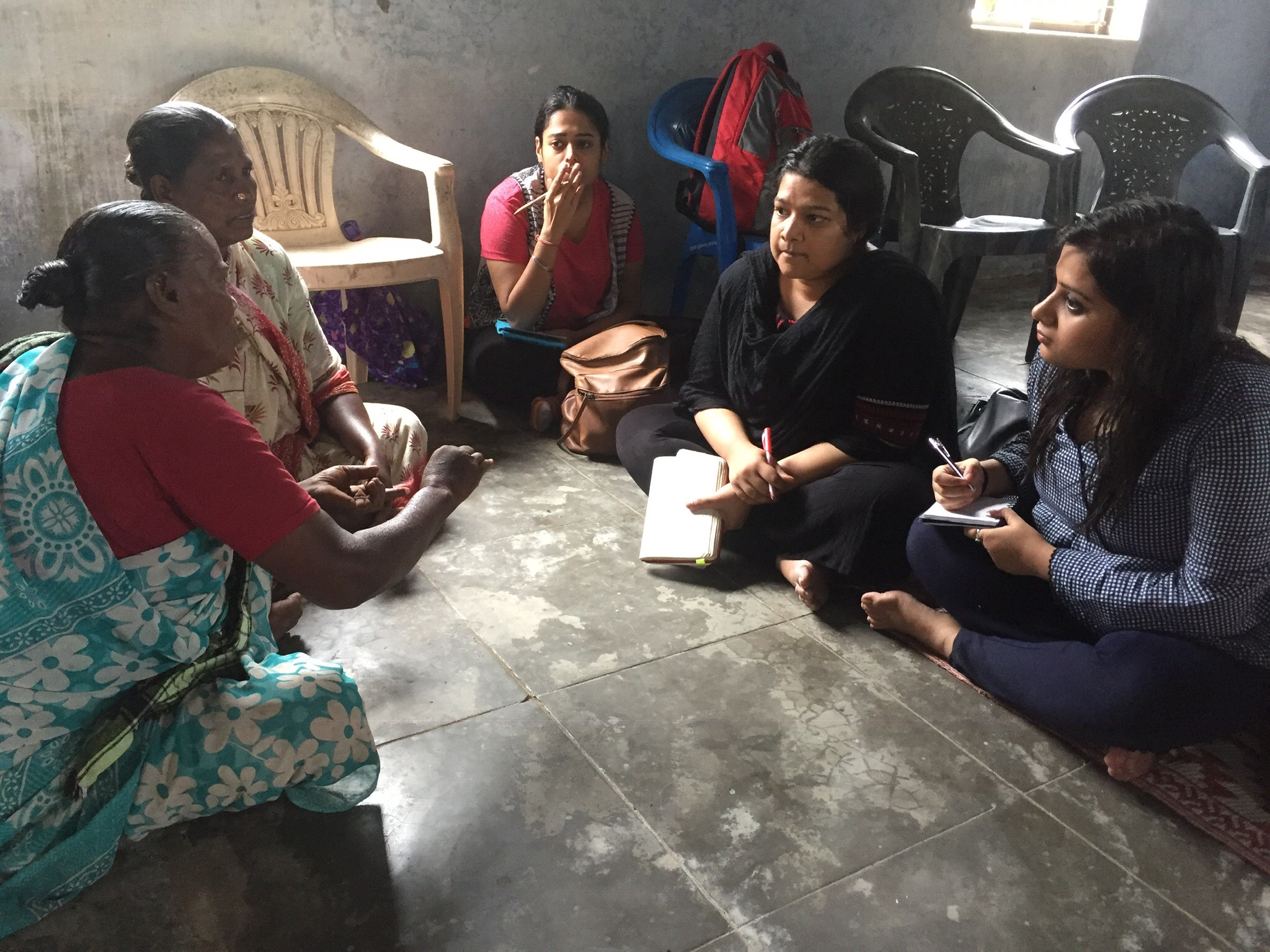 Women journalists, participating in an EJN workshop, interview local community members in Chidambaram, Tamil Nadu, India.