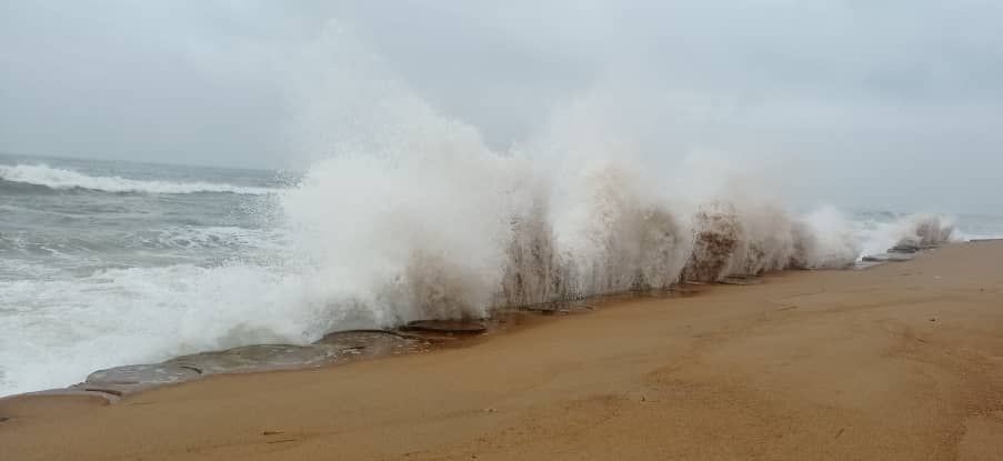 large wave crashing