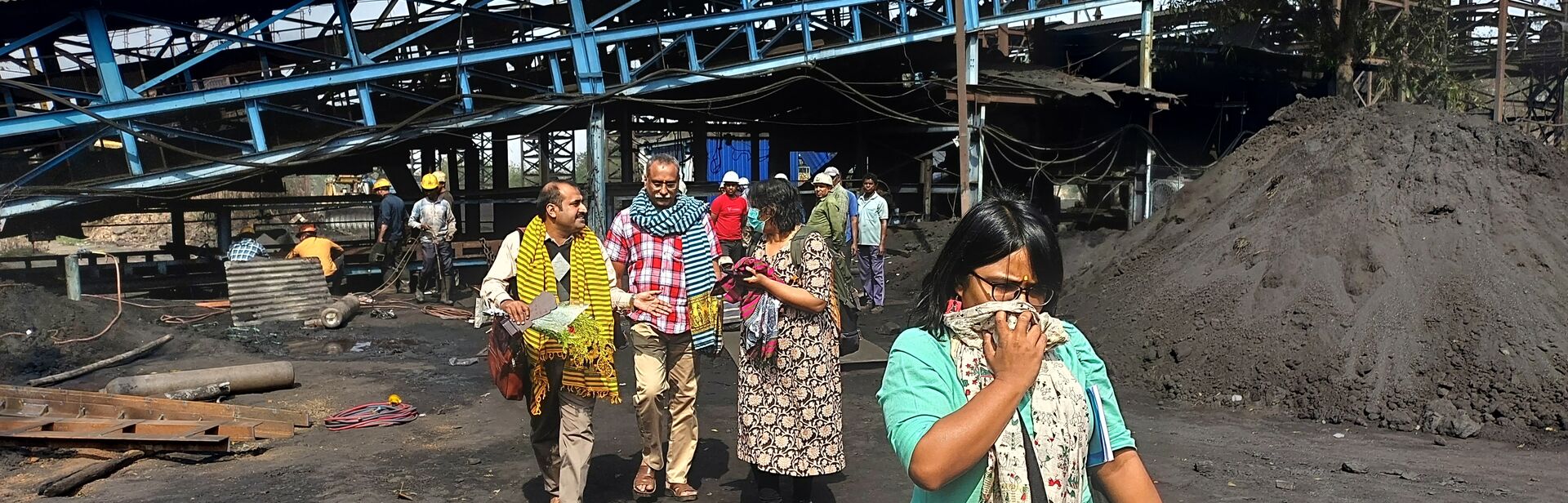 Journalists covered their faces as they walked around the Eastern Coalfield Limited (ECL) coal mine in West Bengal while participating in EJN’s media workshop.