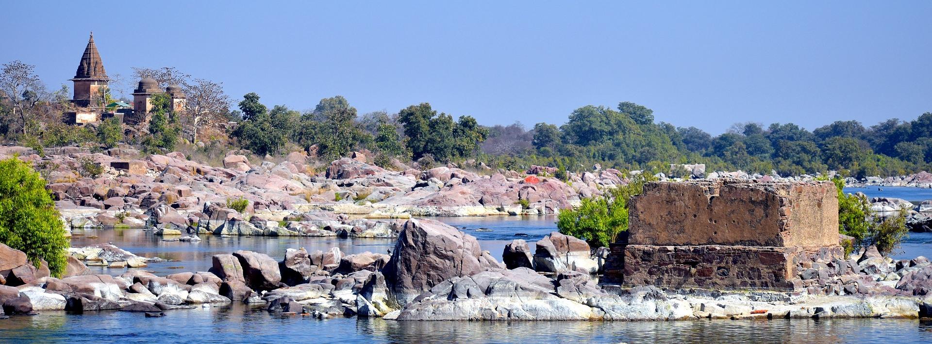 The rocky banks of the Betwa river