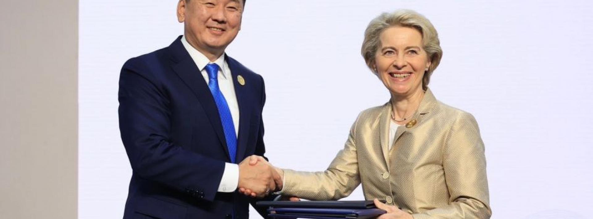 mongolian president shaking hands with european commission president