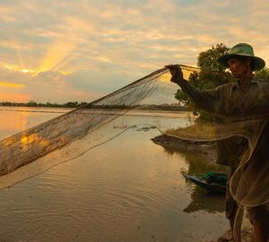Mekong fishermen struggle to survive