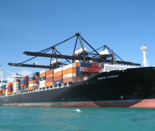 Shipping industry account for 3% of CO2 emissions (c) riah54