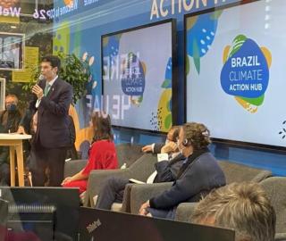 man speaking at brazil climate hub at COP26