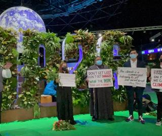 Filipinos hold protest inside COP26 venue 