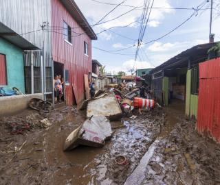 Residents of neighborhoods in La Lima de Cartago suffered extensive damage from recent floods. (Jose Cordero)
